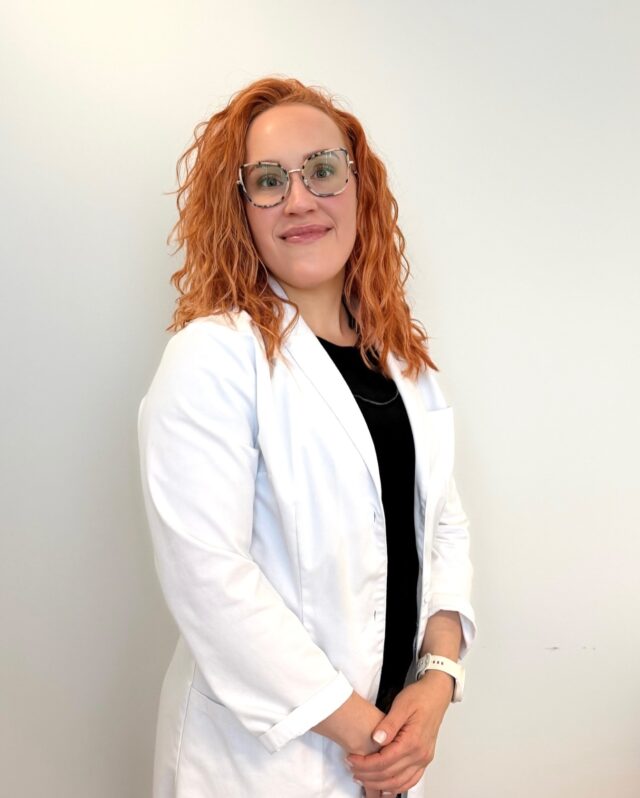 ✨ Uusi kasvo Firm Medical Spalla: Sairaanhoitaja Juuli ✨Tervetuloa tutustumaan meidän uuteen huippuosaajaamme, sairaanhoitaja Juuliin, joka tuo tiimiimme vahvan kokemuksen sekä syvällisen ymmärryksen edistyneestä ihonhoidosta ja esteettisistä hoidoista.Juulin erityisosaamista ovat:
• pigmenttimuutosten hoito
• botuliinihoidot
• kokonaisvaltaiset, yksilöllisesti suunnitellut ihonhoitokokonaisuudet
• ihon laadun parantamiseen tähtäävät hoidot ja vaikuttavat ainesosatJuulin työskentelyssä korostuu rauhallinen, asiantunteva ote ja selkeä filosofia: jokainen asiakas ansaitsee juuri hänen tarpeisiinsa suunnitellun, turvallisen ja aidosti vaikuttavan hoitokokonaisuuden.Lämpimästi tervetuloa Juuli – olemme niin iloisia, että olet osa tiimiämme! 🤍Ajanvaraus Juulille on nyt avoinna.#firmmedicalspa #esteettisethoidot #sairaanhoitaja #ihonhoitoasiantuntija #skinclinicfinland #kauneudenhoito #vantaa #goalskin #esteettinenhoitolavantaa