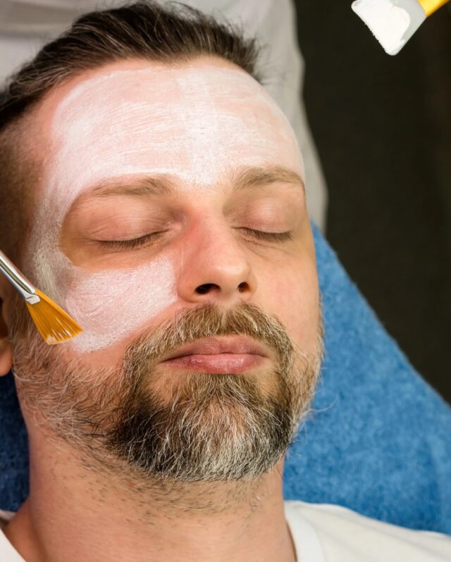 🎁 Isänpäiväarvonta 🎁Myös isät ansaitsevat hetken omaa aikaa ja hemmottelua 💙Arvomme yhden ZO Skin Health -kasvohoidon kemiallisella kuorinnalla – tehokas ja rentouttava hoito, joka kirkastaa ihoa ja antaa virkeän ilmeen.Esteettiset hoidot eivät ole vain naisille – yhä useampi mies käy kasvohoidossa ylläpitääkseen ihon hyvinvointia ja raikasta olemusta. ✨Näin osallistut:
1️⃣ Seuraa meitä @firmmedicalspa
2️⃣ Kommentoi alle, miksi kasvohoito olisi juuri sun isälle (tai isähahmolle) täydellinen lahja 💬
3️⃣ Voit myös tägätä kaverin mukaan arvontaan 👇Arvonta päättyy 31.10.
Voittajalle ilmoitetaan henkilökohtaisesti DM:llä 💌Arvonta ei ole Instagramin sponsoroima, suosittelema tai hallinnoima.
Arvonta on avoin yli 18-vuotiaille Suomessa asuville.#isänpäivä #firmmedicalspa #zoskinhealth #kasvohoito #hemmotteluhetki #kemiallinenkuorinta #esteettinenhoitola #miehille #lahjaideaisälle #arvonta