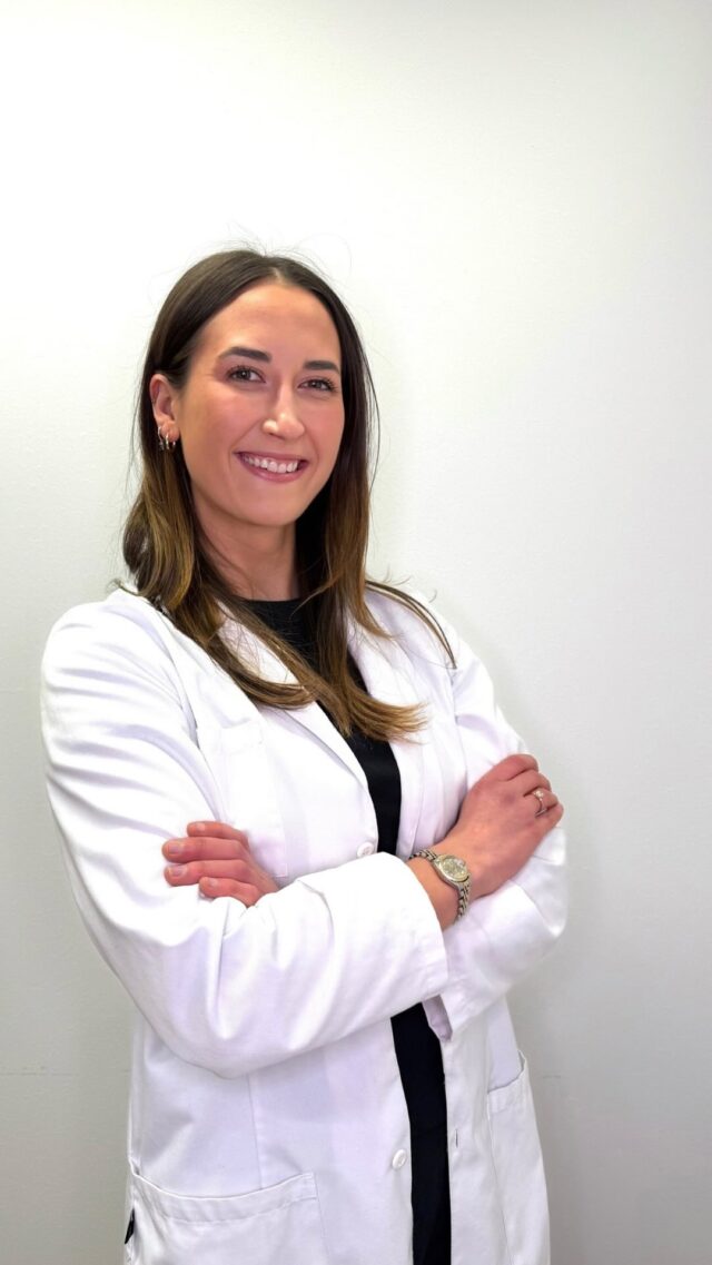 ✨ Firmille uusia lääkäreitä – tervetuloa Aurora & Ella! ✨Meillä on ilo toivottaa tiimiimme kaksi uutta lääkäriä, jotka tuovat mukanaan vahvaa osaamista, tarkkaa pistotekniikkaa ja sydämellistä asiakaskohtaamista. 🤍👩🏼‍⚕️ Aurora tarjoaa sekä esteettisiä että lääkinnällisiä botuliinihoitoja sekä täyteaineiden sulatuksia. Hänen rauhallinen ja helposti lähestyttävä työskentelytapansa varmistaa, että jokainen asiakas tuntee olonsa turvalliseksi ja kuulluksi.👩🏼‍⚕️ Ella on koulutukseltaan lääkäri ja tekee pistoshoitoja sekä täyteaineiden sulatuksia yksilöllisesti suunnitellen. Hänelle tärkeitä arvoja ovat tarkka pistotekniikka, potilasturvallisuus ja luonnolliset, kasvonpiirteitä kunnioittavat lopputulokset.Yhdessä suunnittelemme hoidot juuri sinun toiveidesi ja tarpeidesi mukaan – tavoitteena huolellisesti toteutettu, kaunis ja luonnollinen lopputulos. ✨📅 Auroran ja Ellan ajanvaraus on nyt auki!
Varaa oma aikasi ja tule tutustumaan uusiin lääkäreihimme.Lämpimästi tervetuloa vastaanotolle! 🤍#firmimedicalspa #uusilääkäri #pistoshoidot #botuliini #täyteaineet #luonnollinentulos #ajanvarausauki